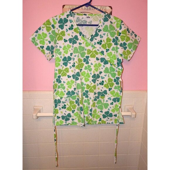 Life St. Patrick's Day Scrub Top S three leaf clover Irish medical scrubs - Picture 1 of 5